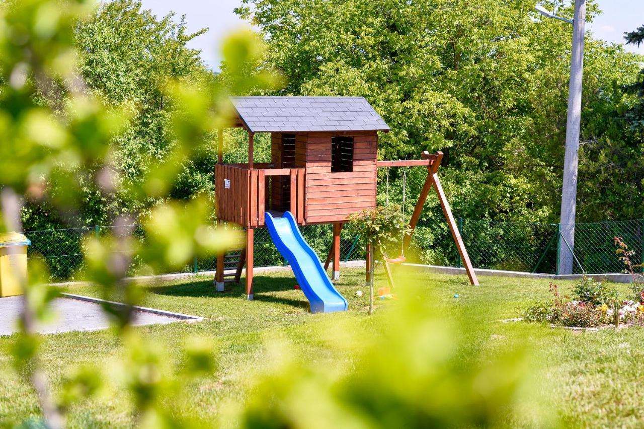 Cvetkova Hiza Sa Jacuzzijem Villa Tuheljske Toplice Exteriör bild