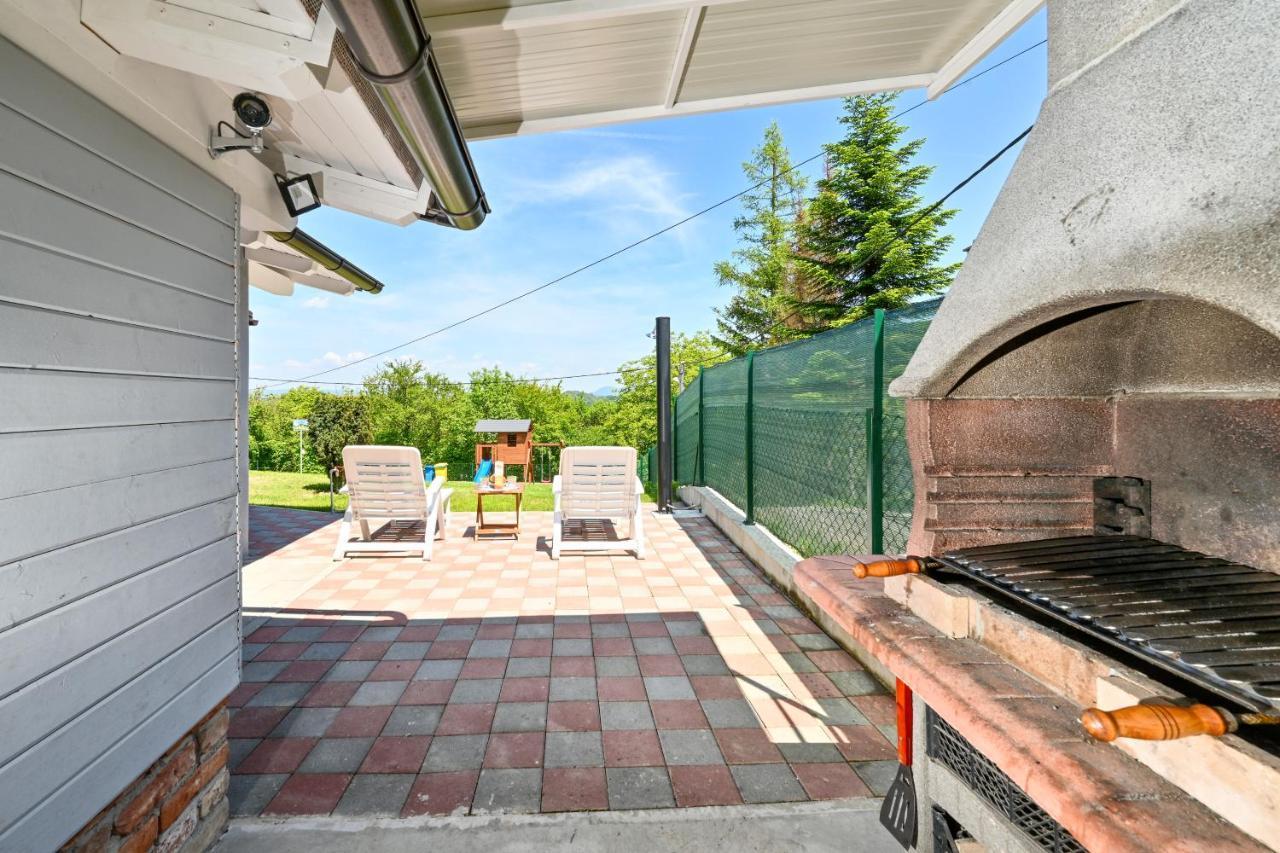 Cvetkova Hiza Sa Jacuzzijem Villa Tuheljske Toplice Exteriör bild
