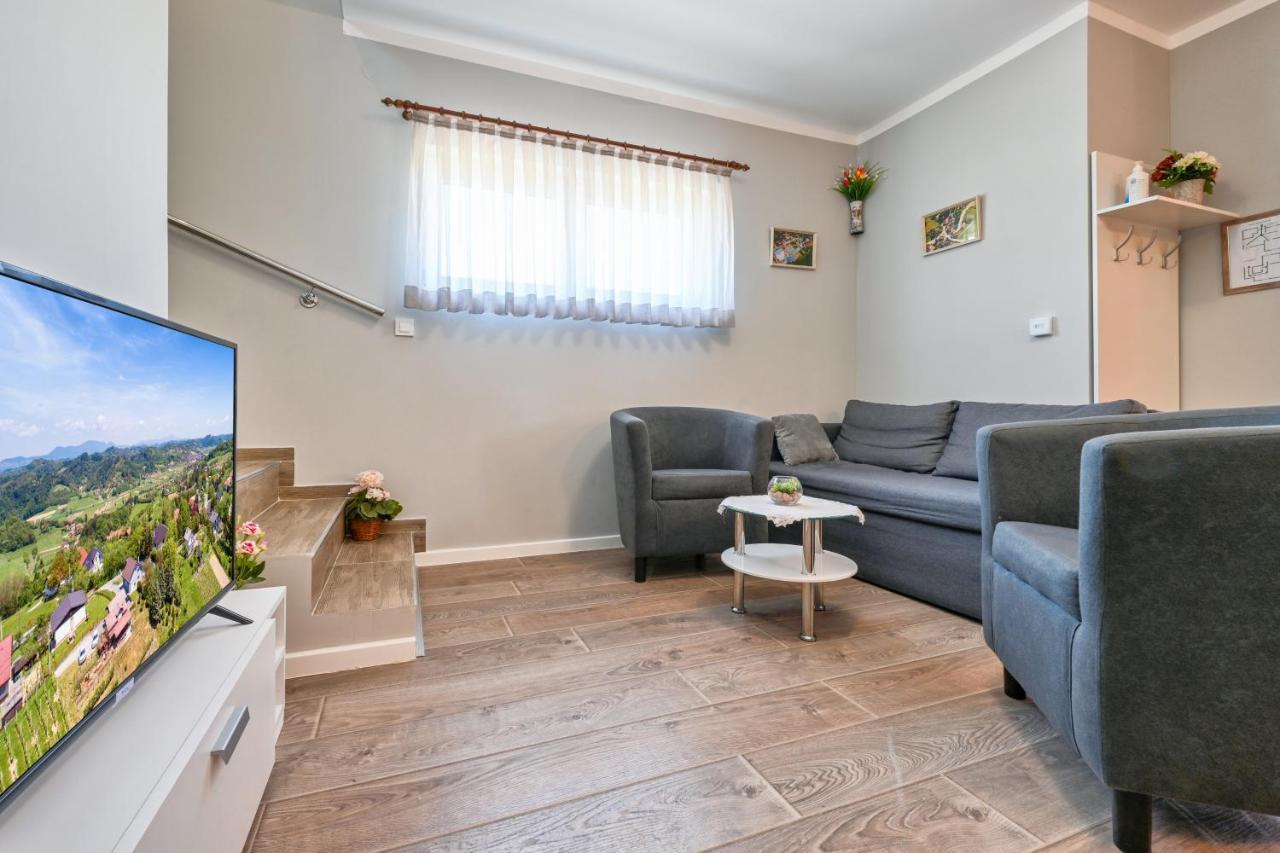 Cvetkova Hiza Sa Jacuzzijem Villa Tuheljske Toplice Exteriör bild